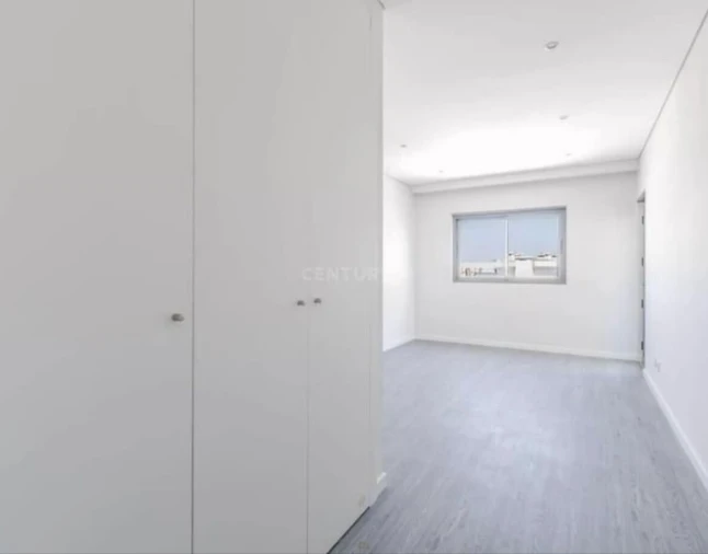 Apartamento T3 para Venda em Quelfes Foto 4