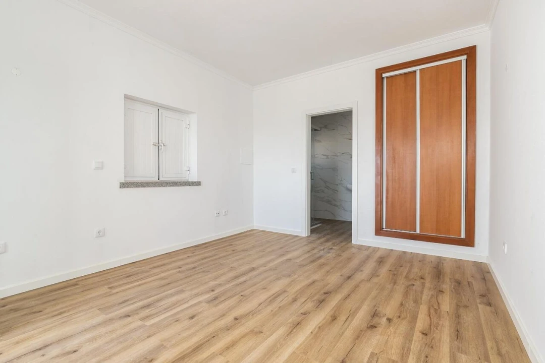 Moradia T4 para Venda em Mexilhoeira Grande Foto 17