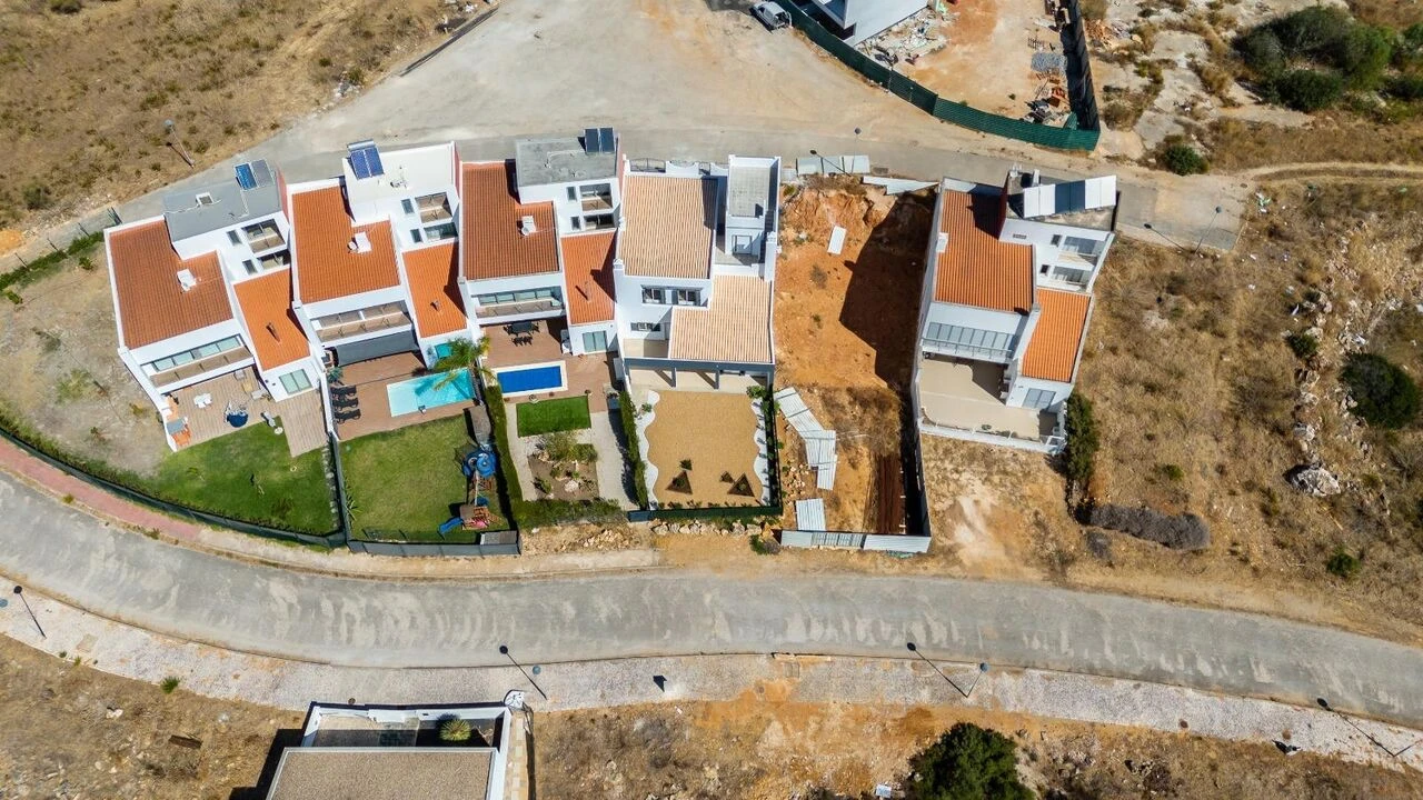 Moradia T4 para Venda em Mexilhoeira Grande Foto 26