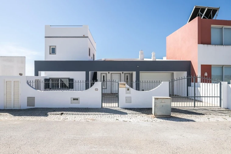 Moradia T4 para Venda em Mexilhoeira Grande Foto 2