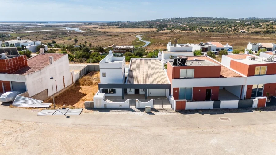 Moradia T4 para Venda em Mexilhoeira Grande Foto 3