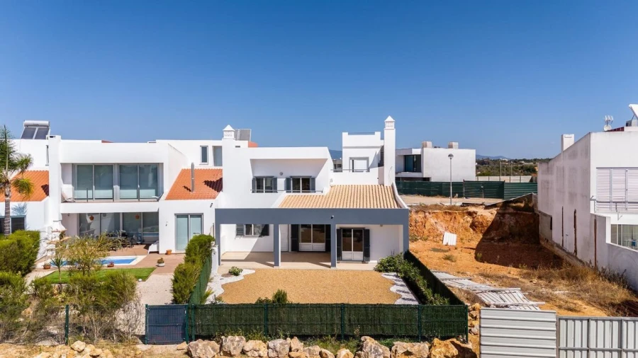 Moradia T4 para Venda em Mexilhoeira Grande Foto 1