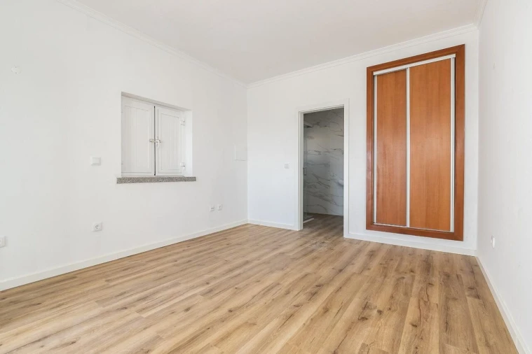 Moradia T4 para Venda em Mexilhoeira Grande Foto 17