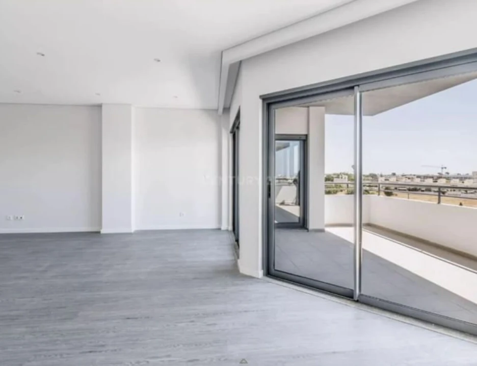 Apartamento T3 para Venda em Quelfes Foto 3