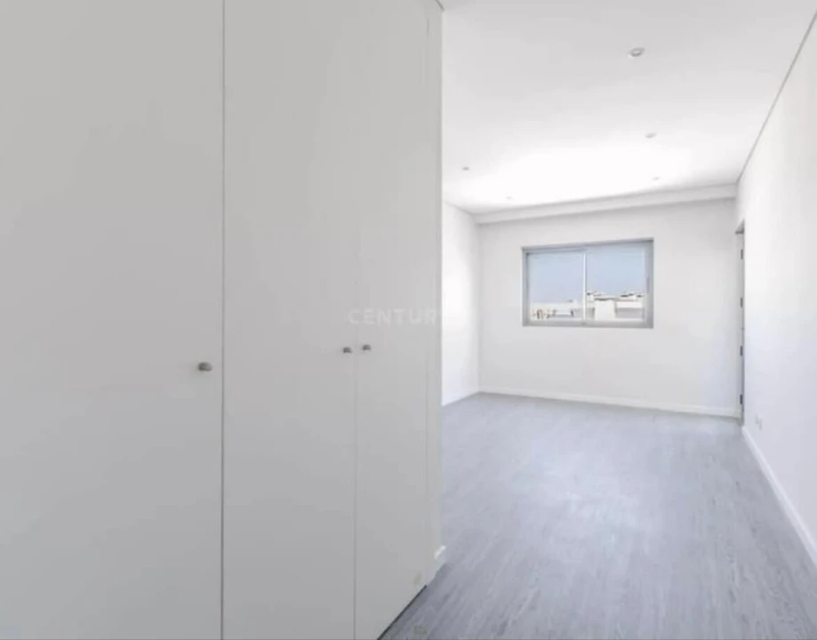 Apartamento T3 para Venda em Quelfes Foto 11