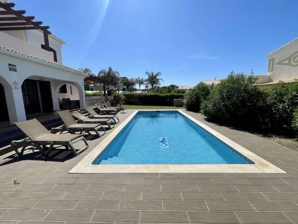 Moradia T4 para Venda em Guia Foto 1