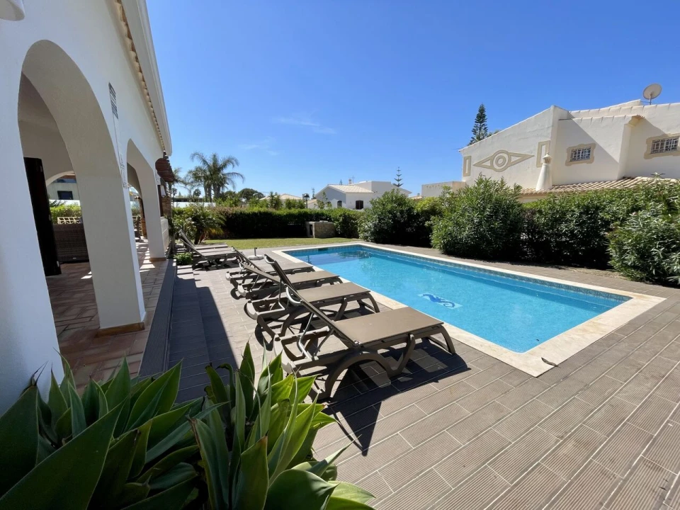 Moradia T4 para Venda em Guia Foto 2