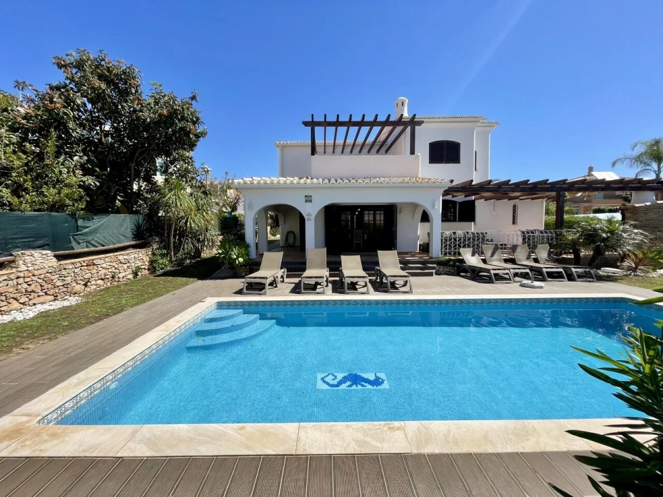 Moradia T4 para Venda em Guia Foto 4