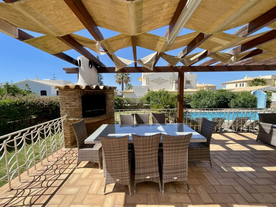 Moradia T4 para Venda em Guia Foto 20