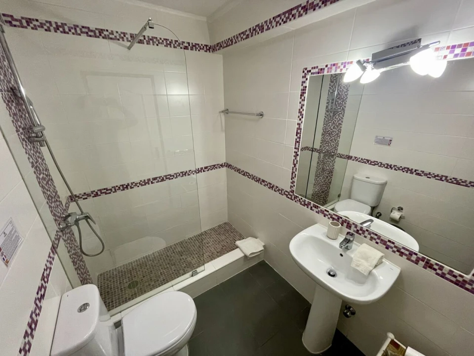 Moradia T4 para Venda em Guia Foto 24