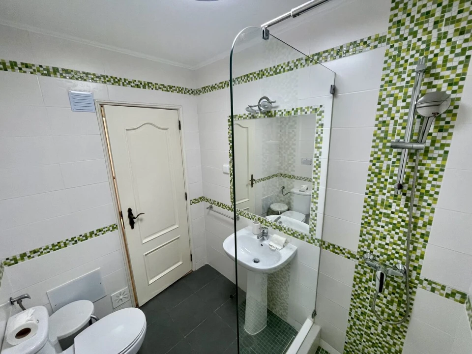 Moradia T4 para Venda em Guia Foto 28