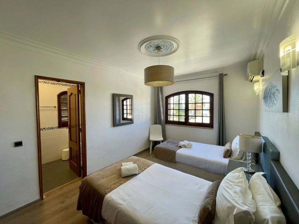 Moradia T4 para Venda em Guia Foto 32