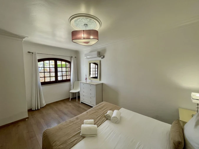 Moradia T4 para Venda em Guia Foto 23