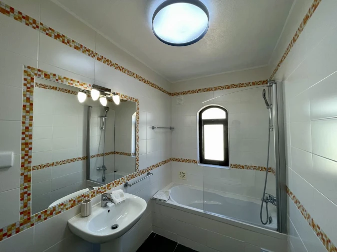 Moradia T4 para Venda em Guia Foto 31