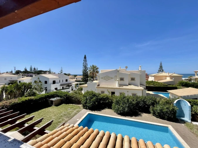 Moradia T4 para Venda em Guia Foto 39