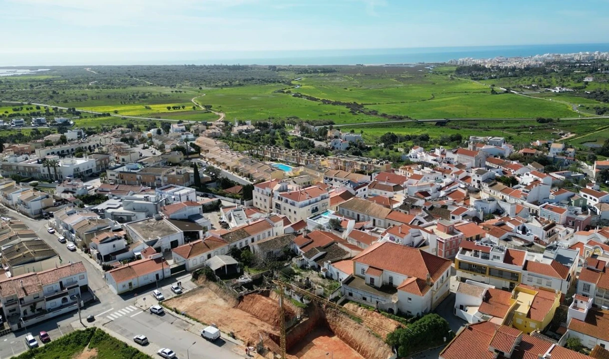 Moradia T24 para Venda em Alcantarilha e Pêra Foto 9