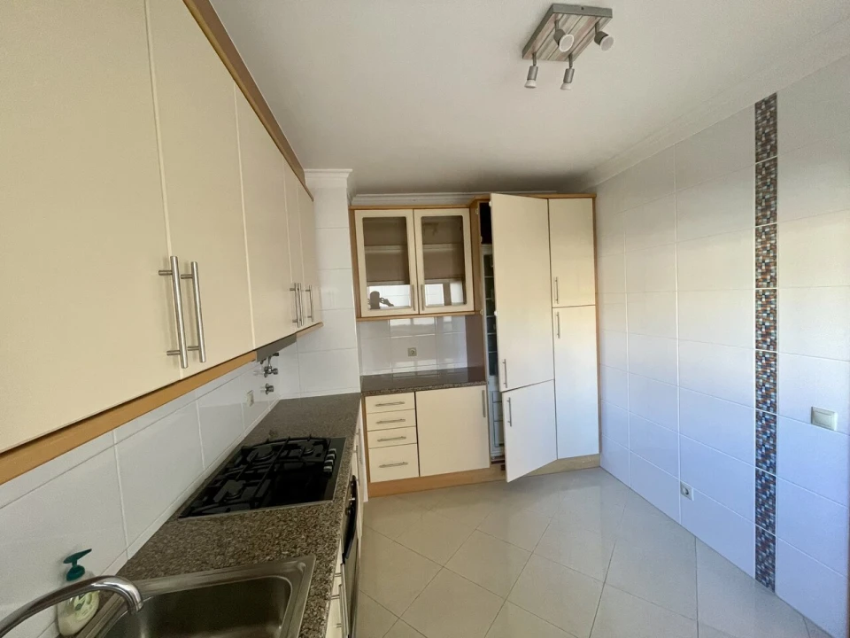 Apartamento T3 para Venda em Quarteira Foto 5