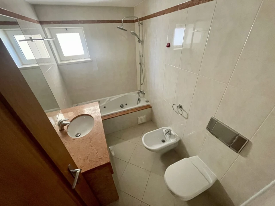 Apartamento T3 para Venda em Quarteira Foto 18