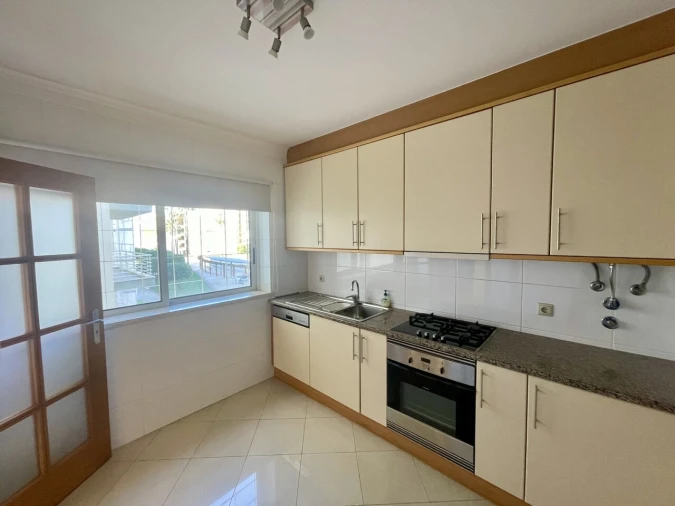 Apartamento T3 para Venda em Quarteira Foto 6