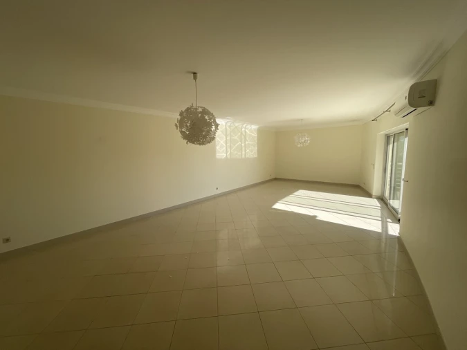 Apartamento T3 para Venda em Quarteira Foto 8