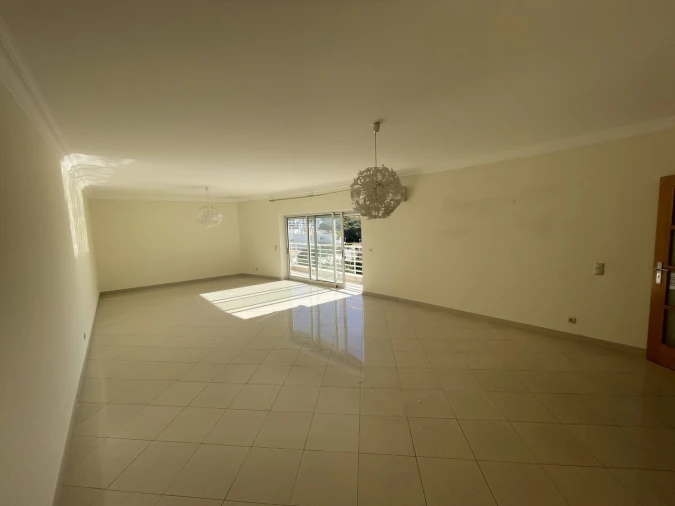 Apartamento T3 para Venda em Quarteira Foto 9
