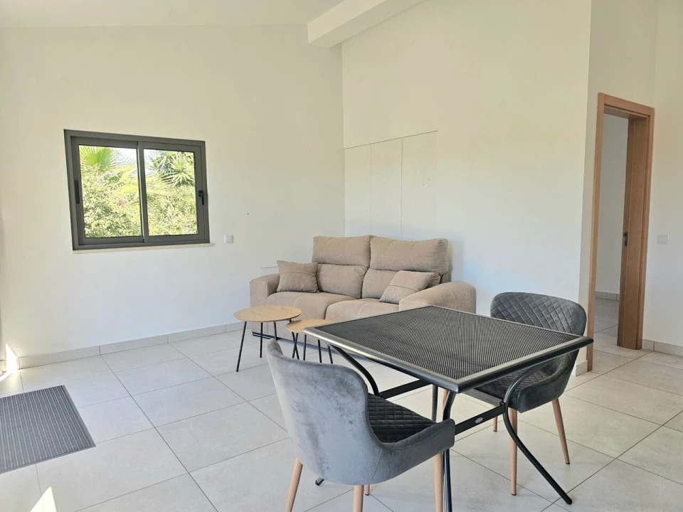 Moradia T1 para Venda em Armação de Pera Foto 8