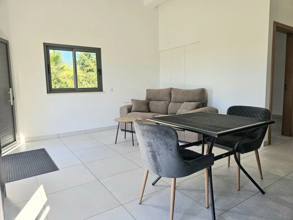 Moradia T1 para Venda em Armação de Pera Foto 9