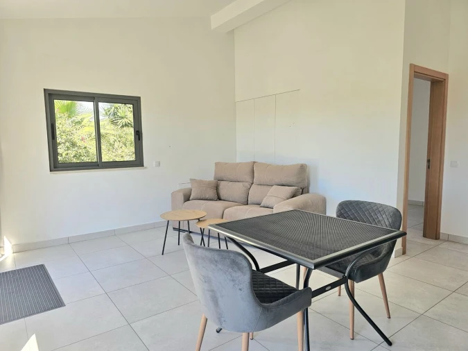 Moradia T1 para Venda em Armação de Pera Foto 8