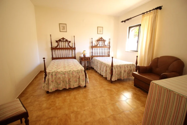 Moradia T3 para Venda em Armação de Pera Foto 11