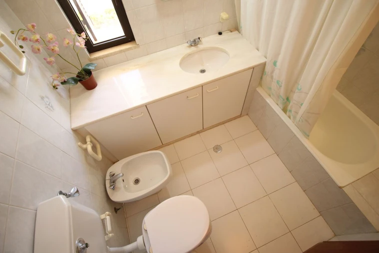 Moradia T3 para Venda em Armação de Pera Foto 13