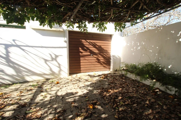 Moradia T3 para Venda em Armação de Pera Foto 22