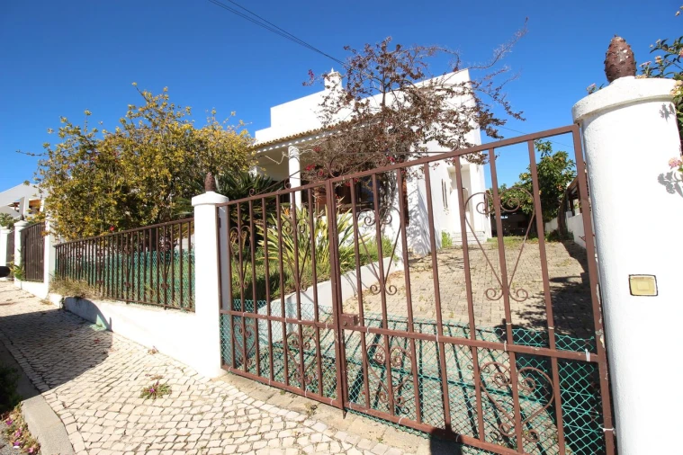 Moradia T3 para Venda em Armação de Pera Foto 26