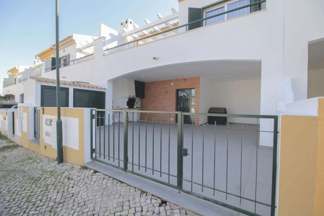 Moradia T3 para Venda em Albufeira e Olhos de Água Foto 1