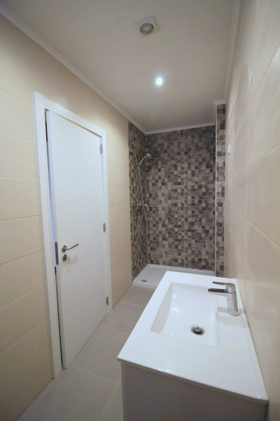 Moradia T2 para Venda em Armação de Pera Foto 8