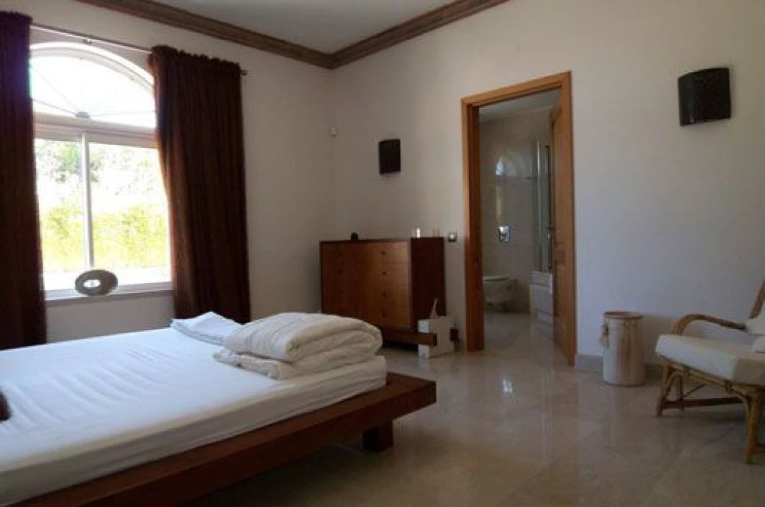 Moradia T5 para Venda em Guia Foto 16