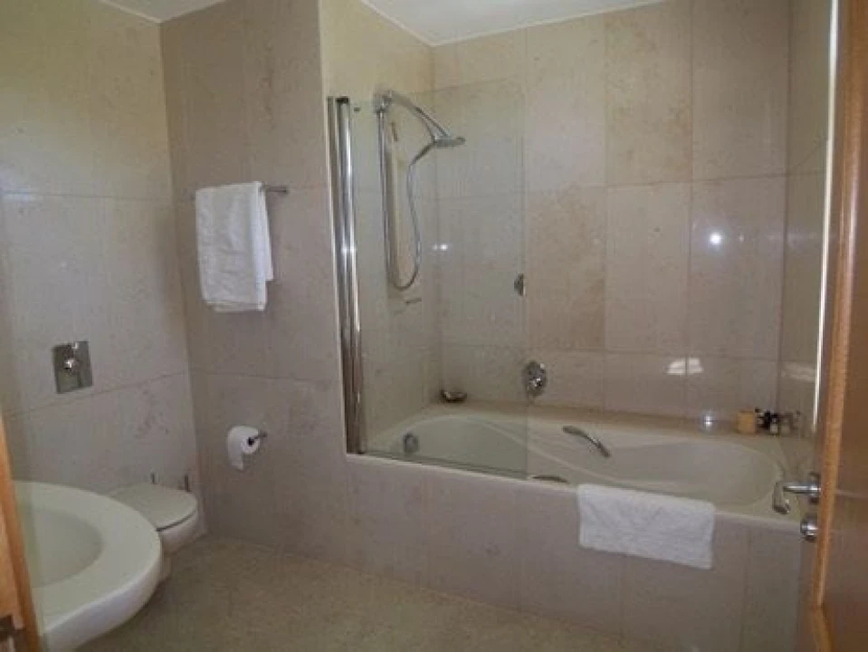 Moradia T5 para Venda em Guia Foto 19