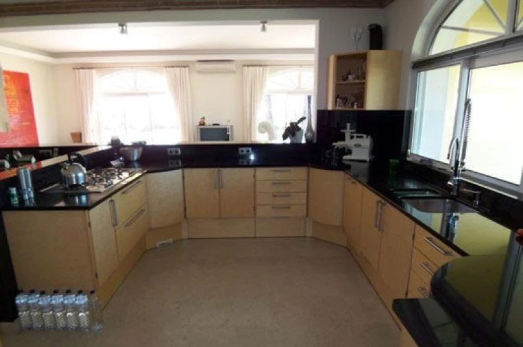 Moradia T5 para Venda em Guia Foto 13