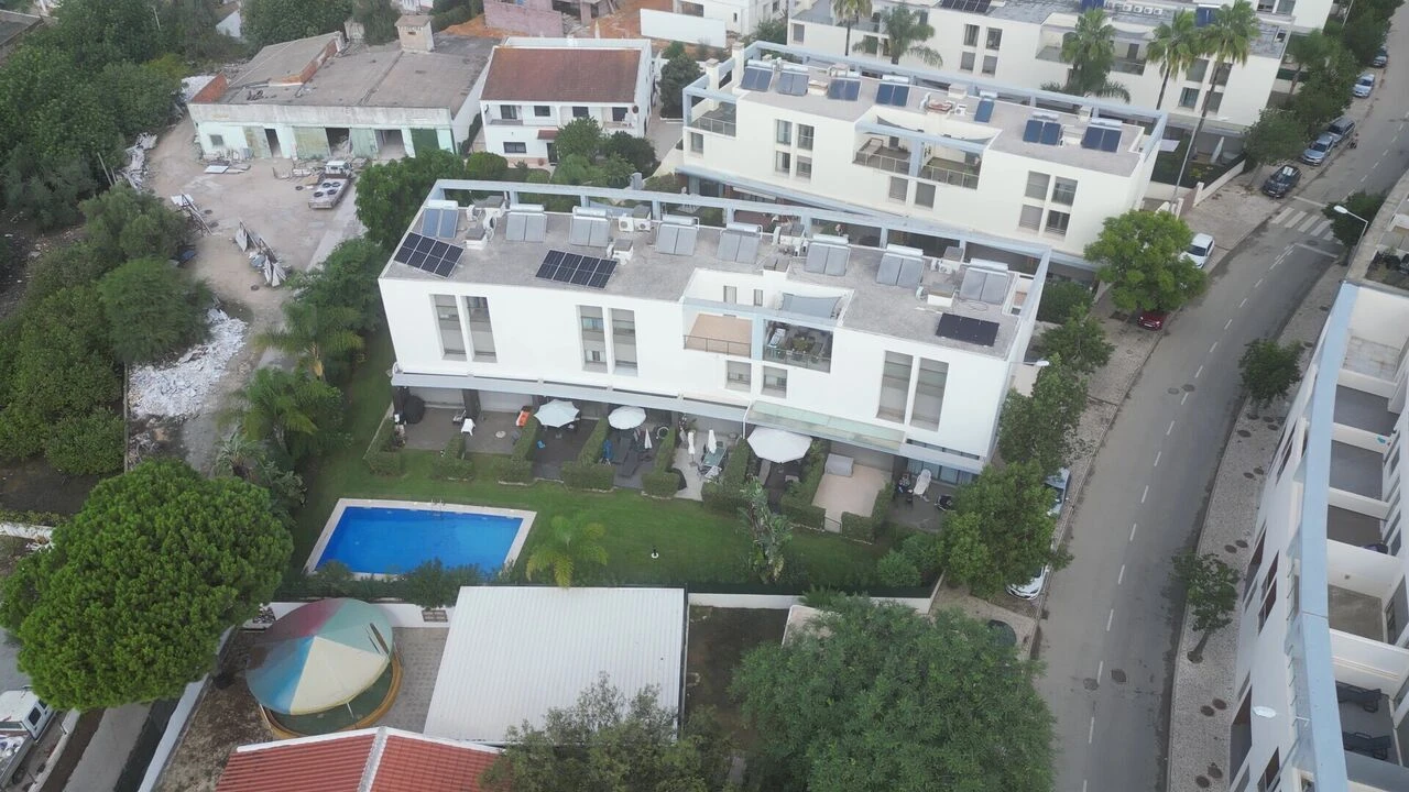 Moradia T3 para Venda em Ferreiras Foto 2