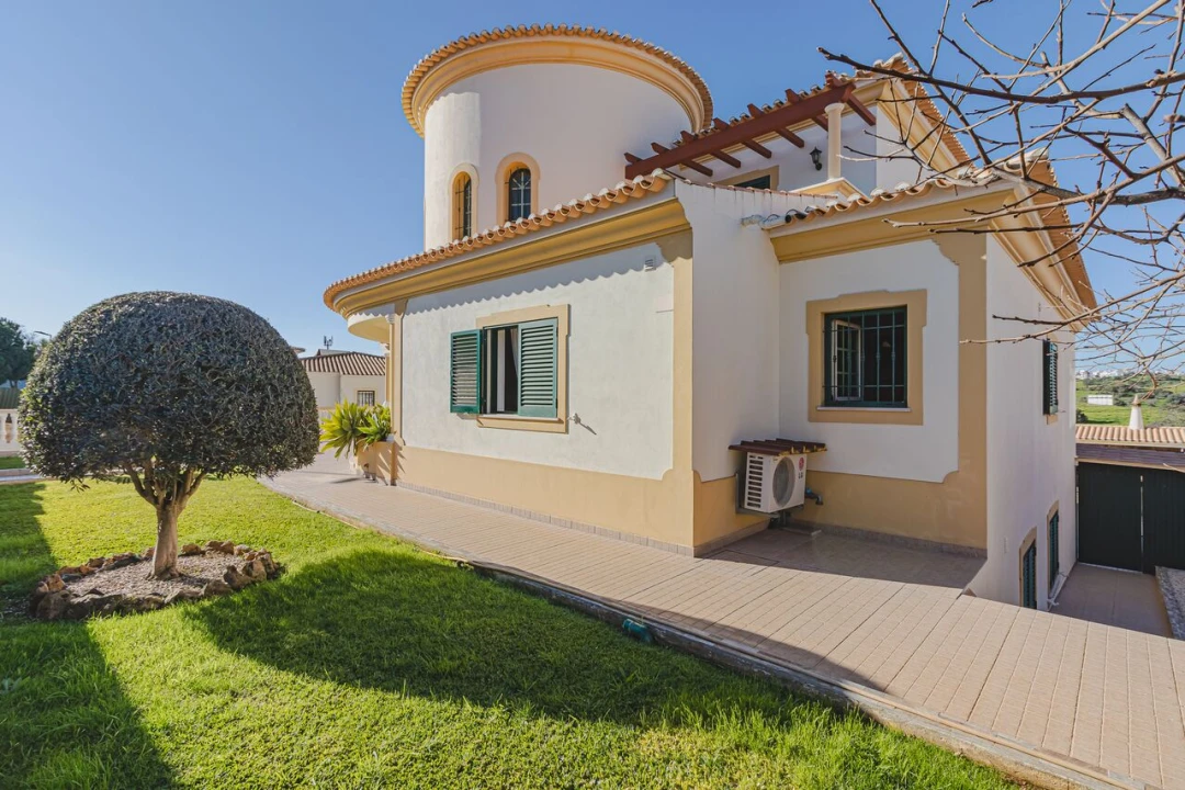 Moradia T8 para Venda em Albufeira e Olhos de Água Foto 1