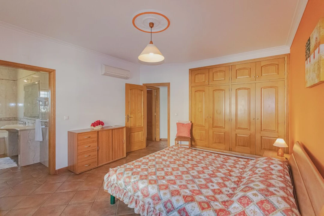 Moradia T8 para Venda em Albufeira e Olhos de Água Foto 38
