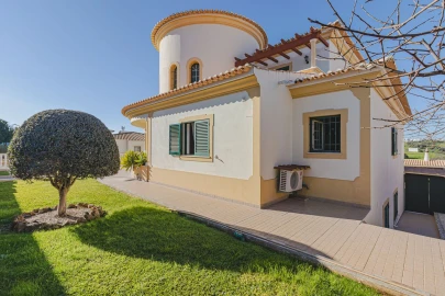 Moradia T8 para Venda em Albufeira e Olhos de Água