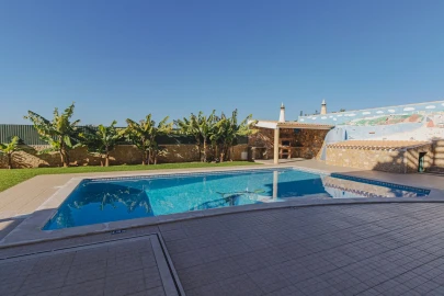 Moradia T8 para Venda em Albufeira e Olhos de Água