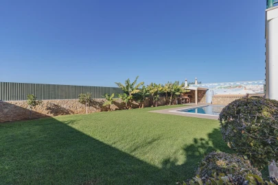 Moradia T8 para Venda em Albufeira e Olhos de Água