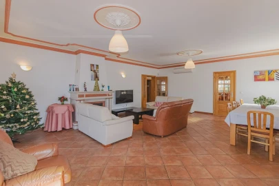 Moradia T8 para Venda em Albufeira e Olhos de Água
