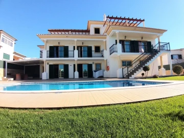Moradia T8 para Venda em Albufeira e Olhos de Água