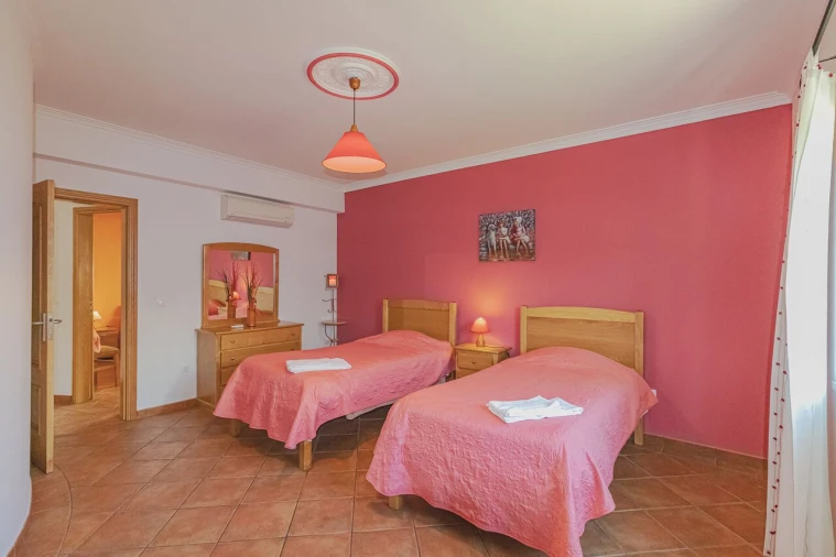 Moradia T8 para Venda em Albufeira e Olhos de Água Foto 40