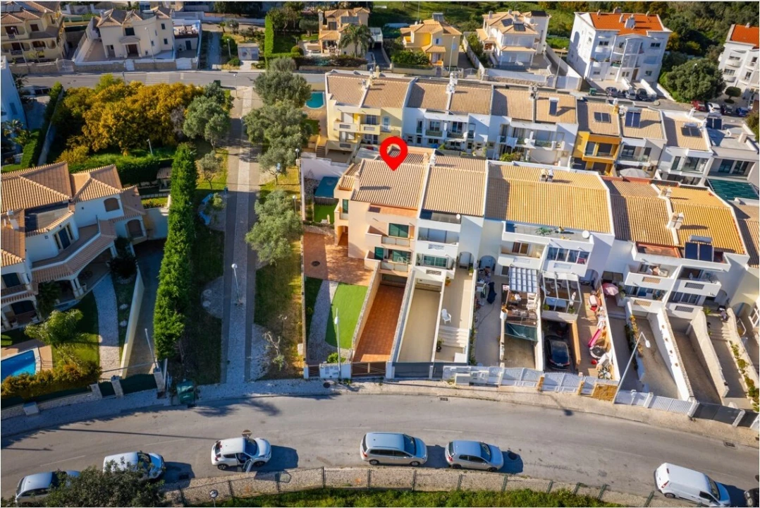Moradia T4 para Venda em Albufeira e Olhos de Água Foto 1