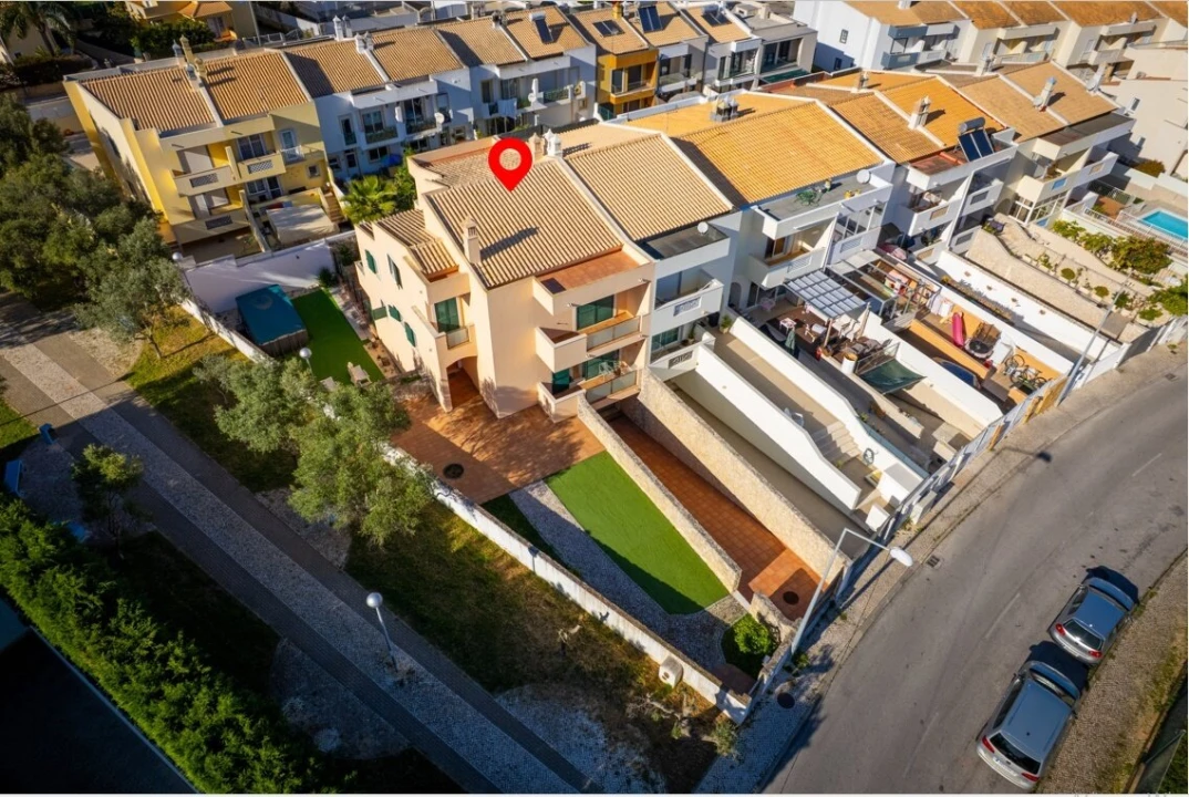 Moradia T4 para Venda em Albufeira e Olhos de Água Foto 2