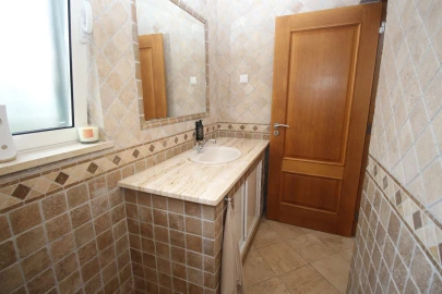 Moradia T4 para Venda em Albufeira e Olhos de Água
