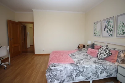 Moradia T4 para Venda em Albufeira e Olhos de Água